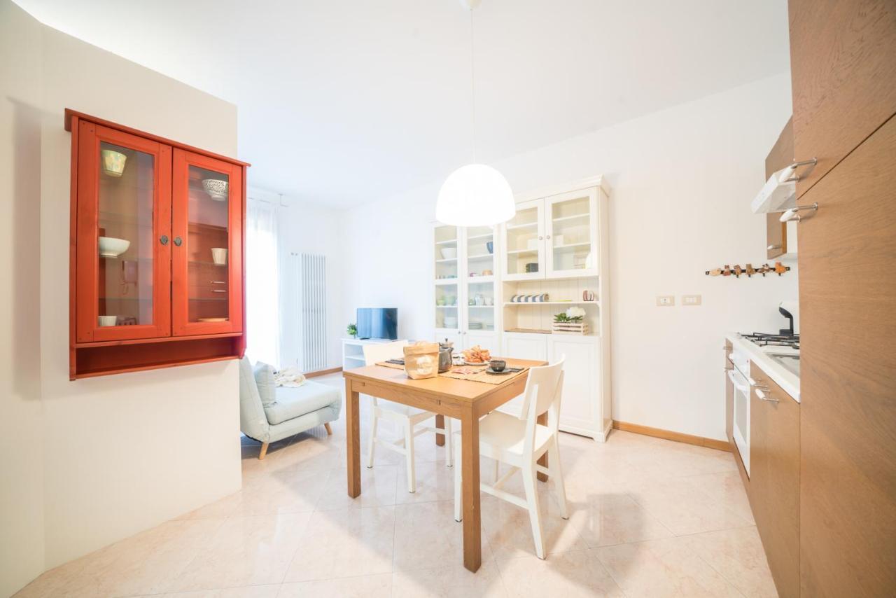 Gardappartamenti Garibaldi City Centre Desenzano del Garda Buitenkant foto