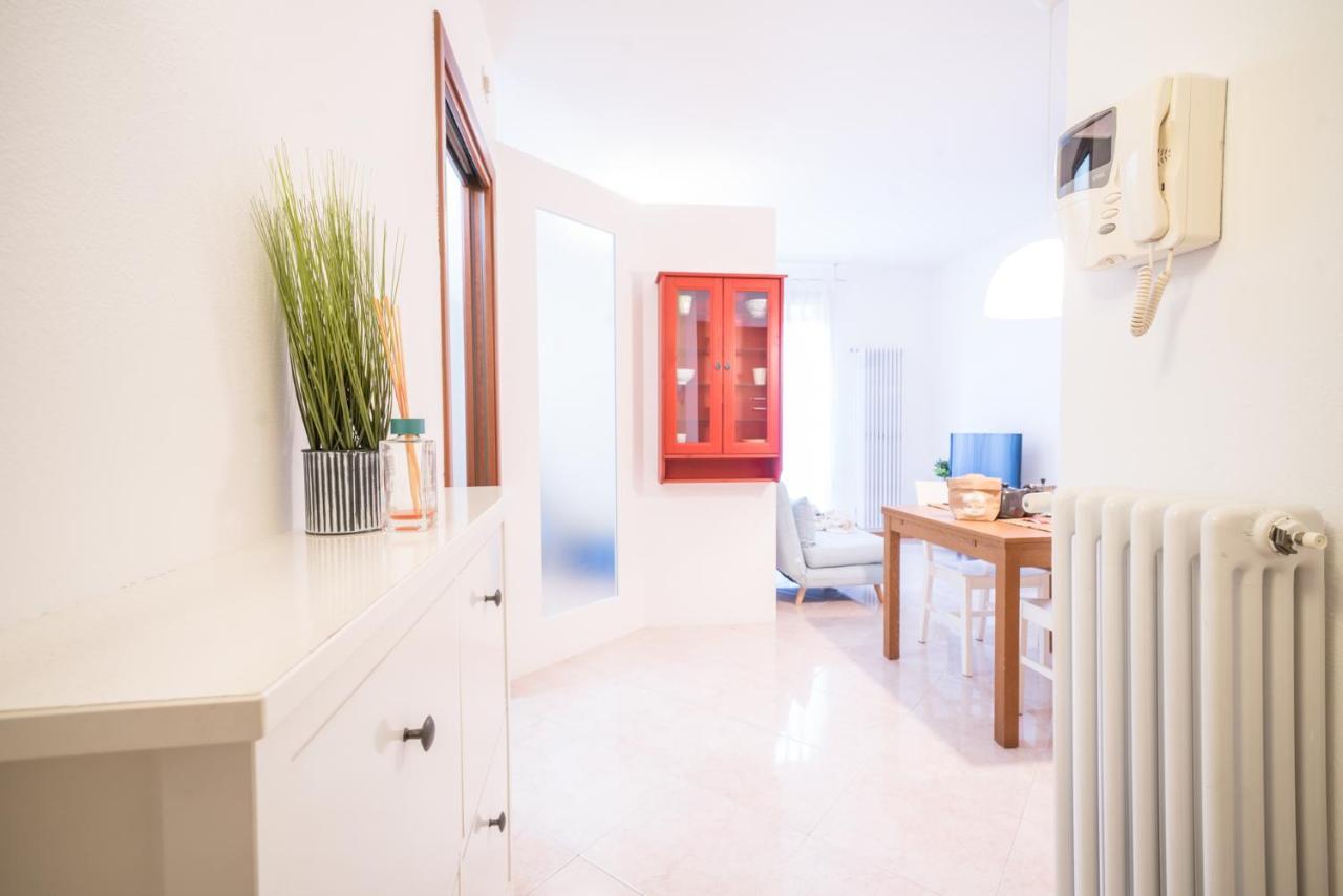 Gardappartamenti Garibaldi City Centre Desenzano del Garda Buitenkant foto
