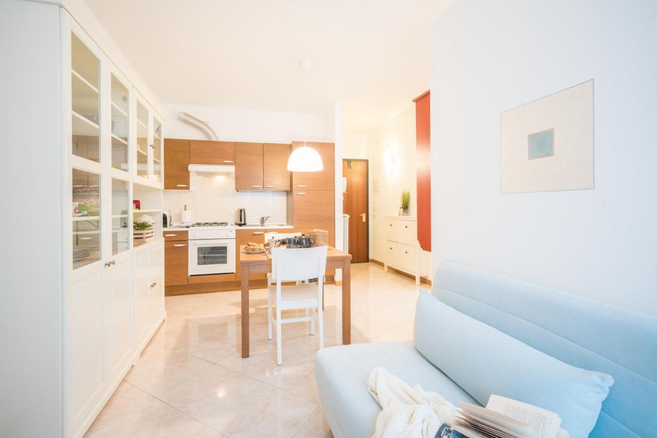 Gardappartamenti Garibaldi City Centre Desenzano del Garda Buitenkant foto